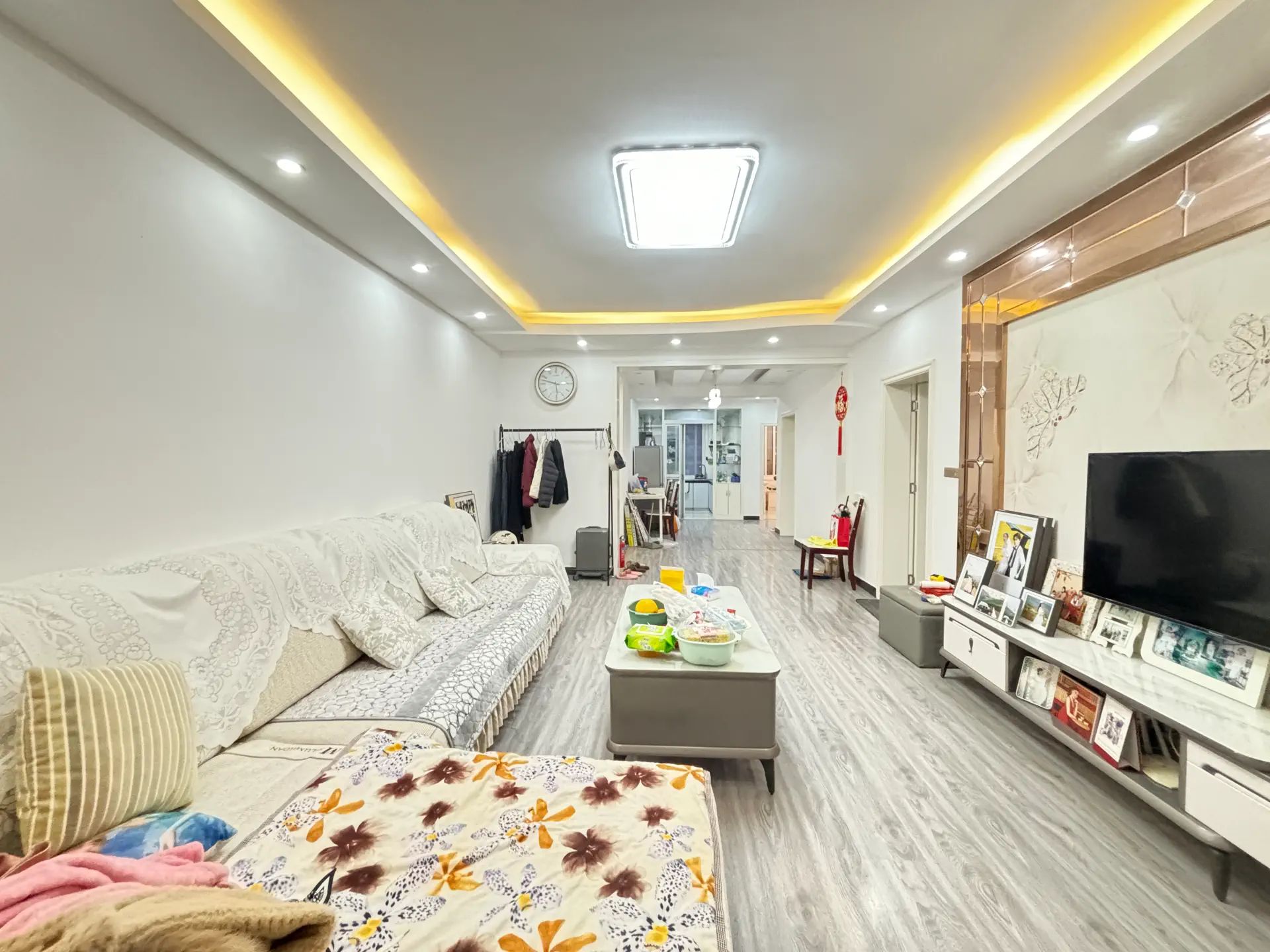 捡漏，实小旁，精装三房，步梯二搂，南北通透，诚心出售