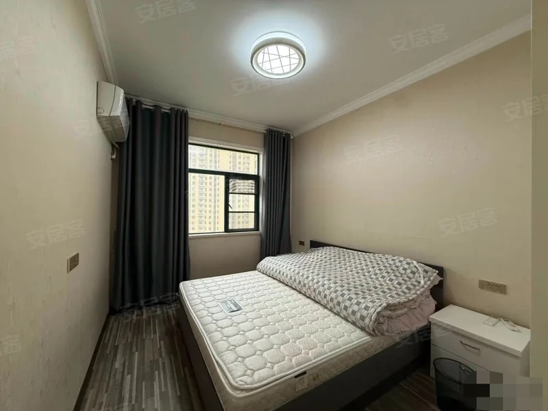 城南，​新‮电，街‬梯好楼层16楼，精装大三房，单价5200+，证满二