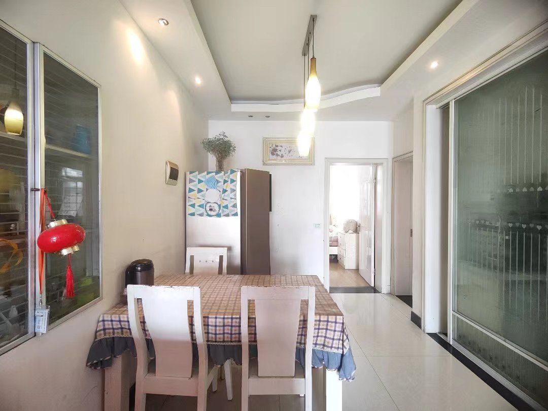 世北春花园.精装三房.证件满二.小区有出场好停车.看房方便