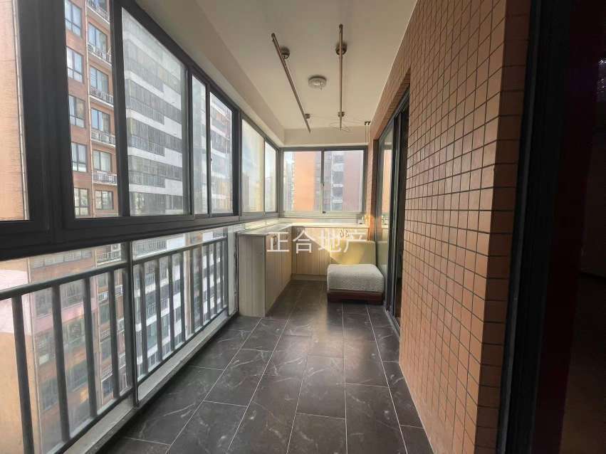 急售，降价了，城西，单价3984，精装三房电梯房，小高层，楼层好。证满二