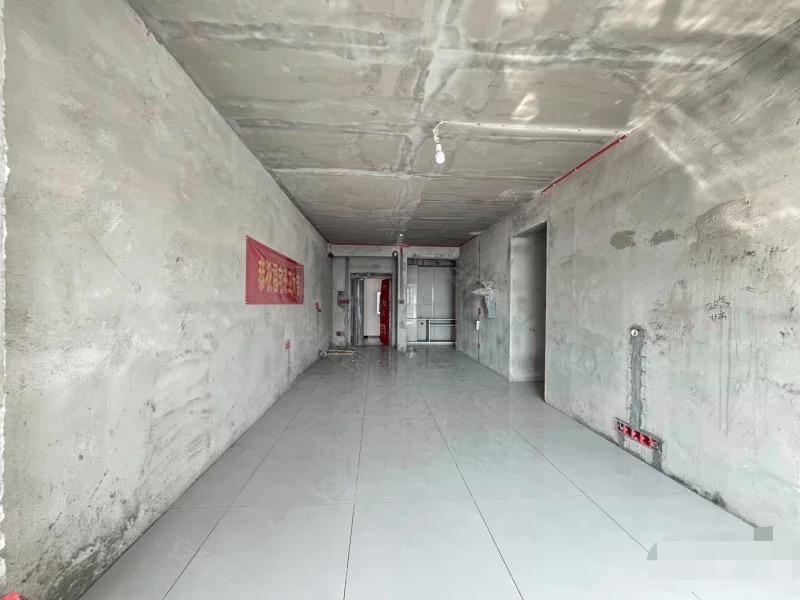 357，业主亏本急售。职院对面，沔阳天泽园，好楼层，单价4600，半装修，水电已走阳台已封，证满二