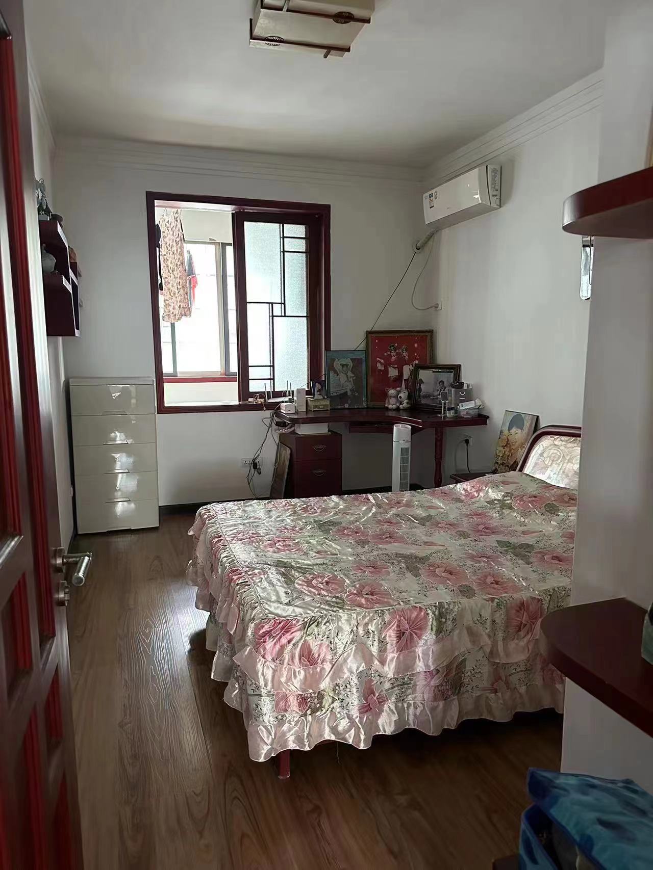 华宝小区.精装大平层.证件满二.看房方便