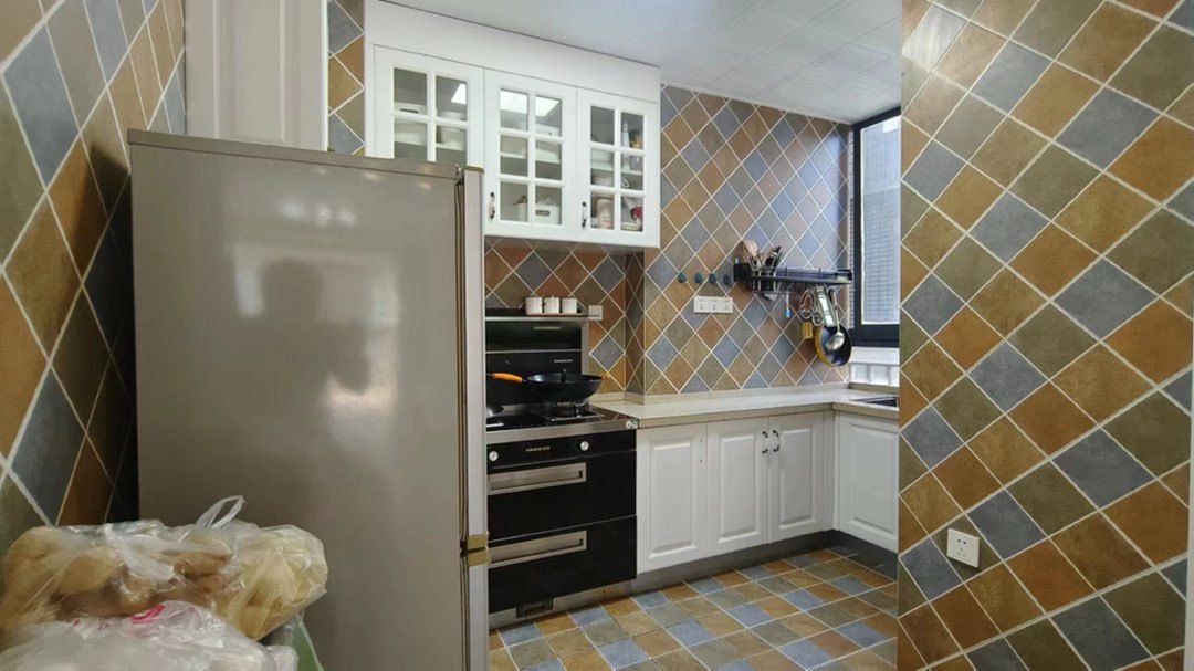 亏本出，仙桃晓学旁边，电梯小高层，好楼层，精装3房2厅，证满二