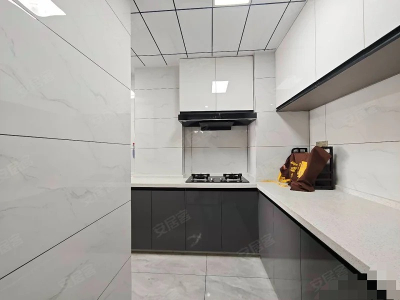 288，仙桃xiao学旁，仙桃别院，电梯好楼层，精装三房，墅级享受，9.9新，老证过户