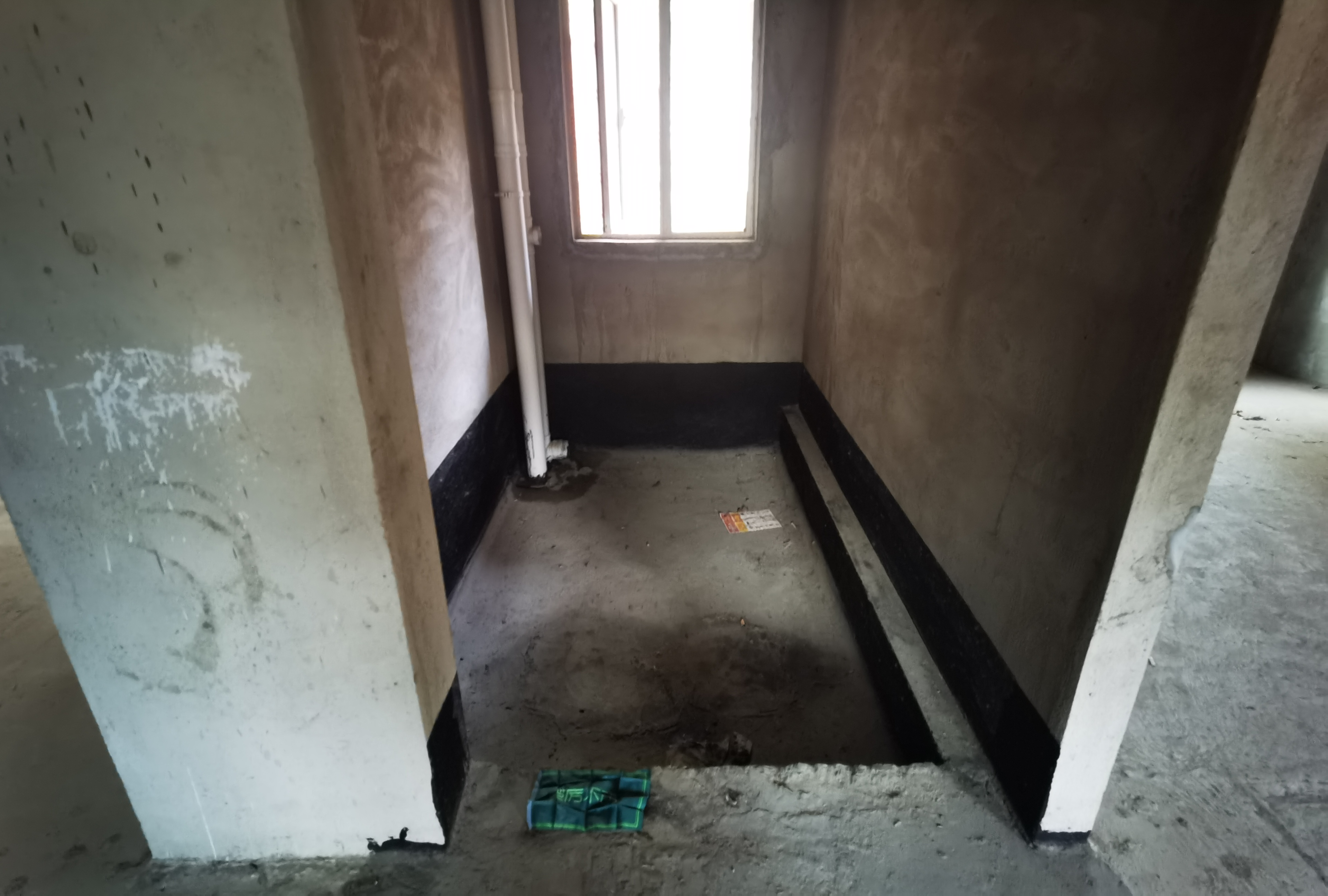 领秀城三房两卫人车分流宽楼间距，绿化率高，优美居住的小区！