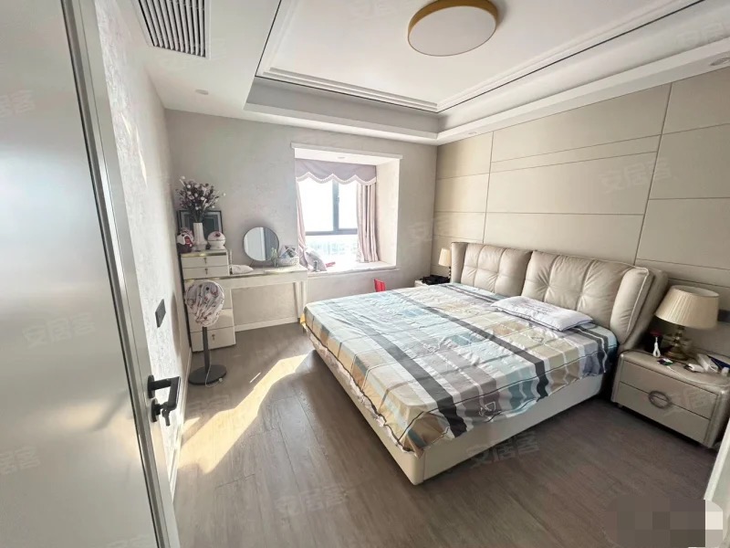 城南，森林国际城，精装大三房两卫，好楼层，成色新，南北双阳台，拎包入住