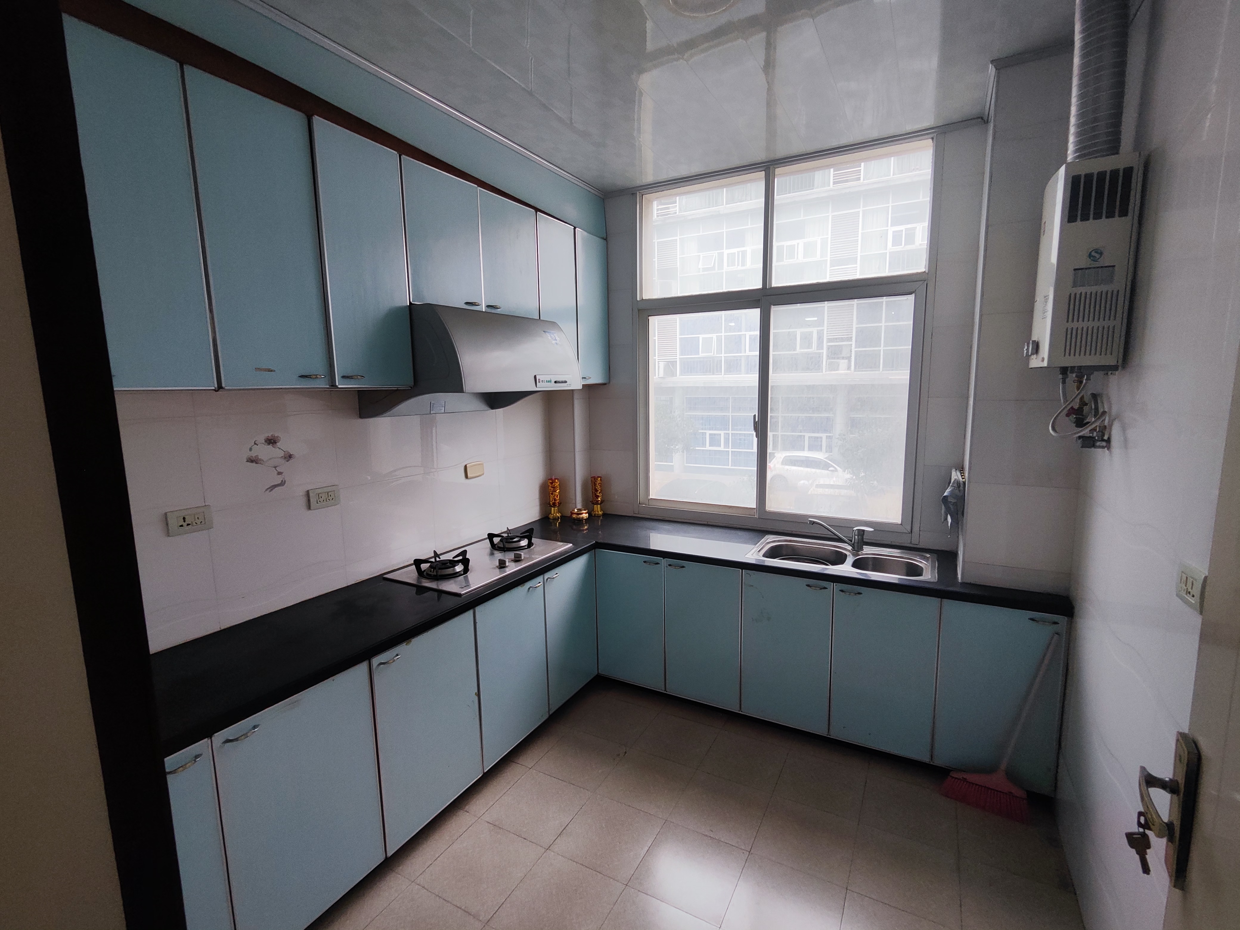 恒迪附近不动产单位宿舍带地下室前面无遮挡停车方便闹中取静看房方便