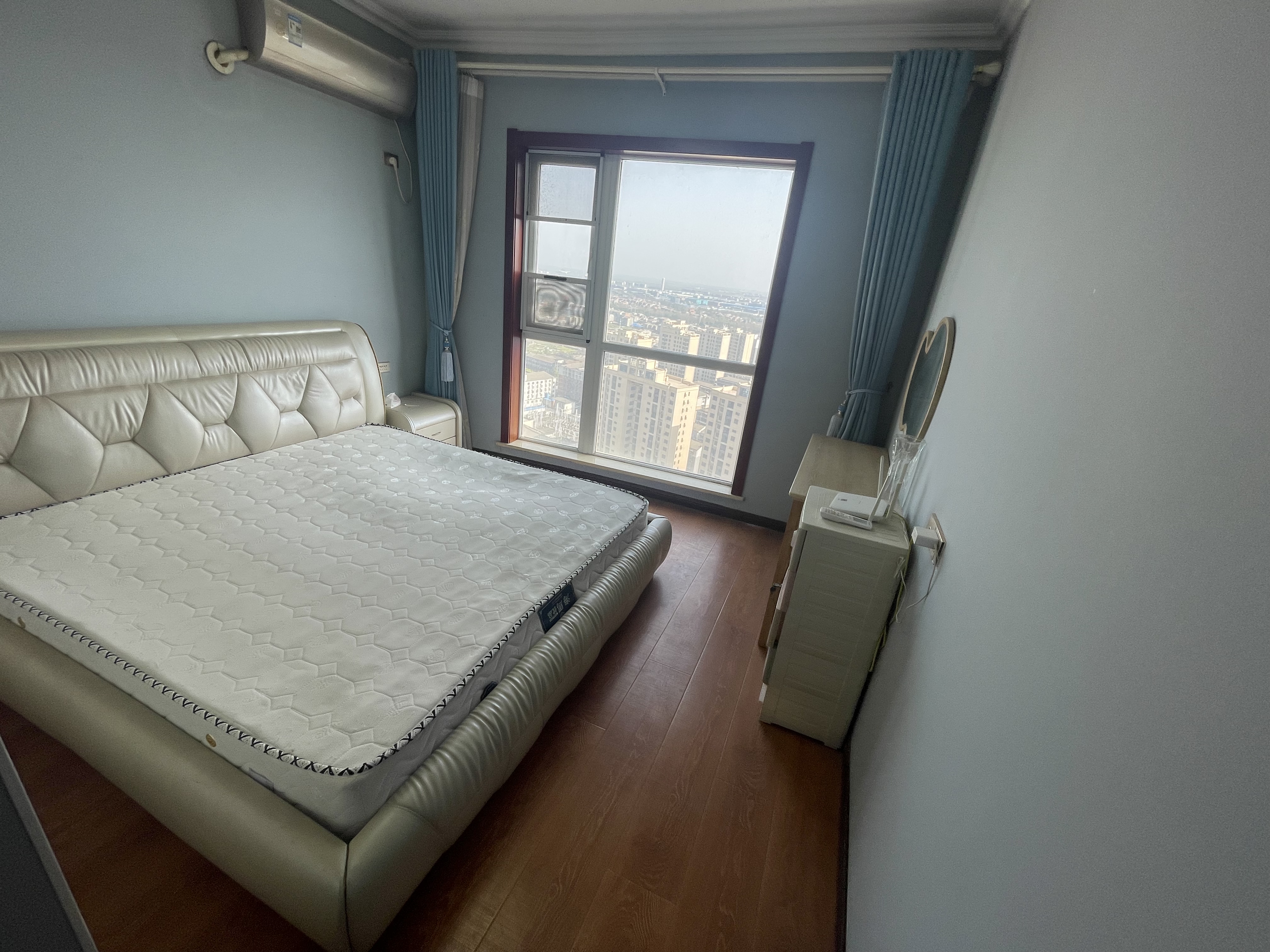 福星城.精装三房.小区出行方便.证件满二.看房方便