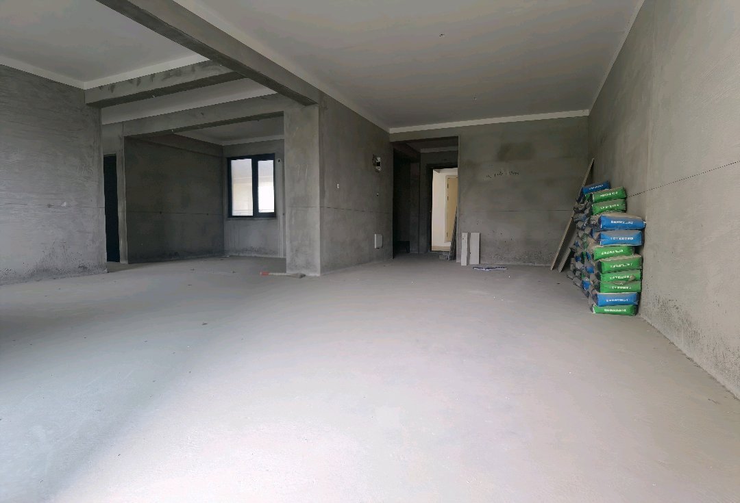 城西沔阳小汉口附近，祥生小高层毛坯四房，南向无遮挡，业主急售