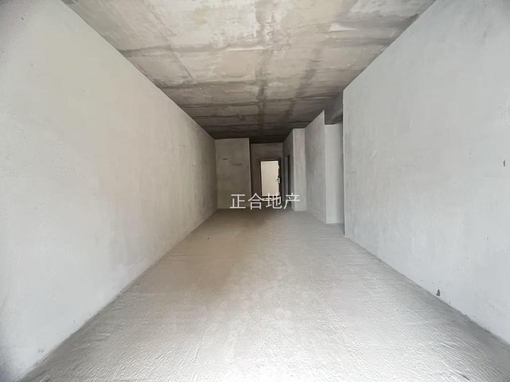 急售，城南朝阳丽景，毛坯大三房，中间楼层，采光视野好户型方正南北通透