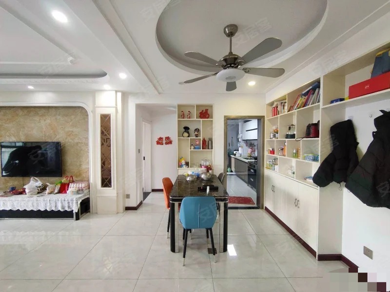 捡漏，城南，新城壹号四期，湖景房，单价4900，精装3房2卫，老证，电梯中间楼层