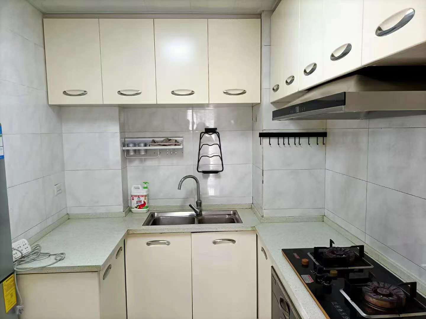 城南湖景房，朝南户型，毛坯三房，新二中旁，户型方正