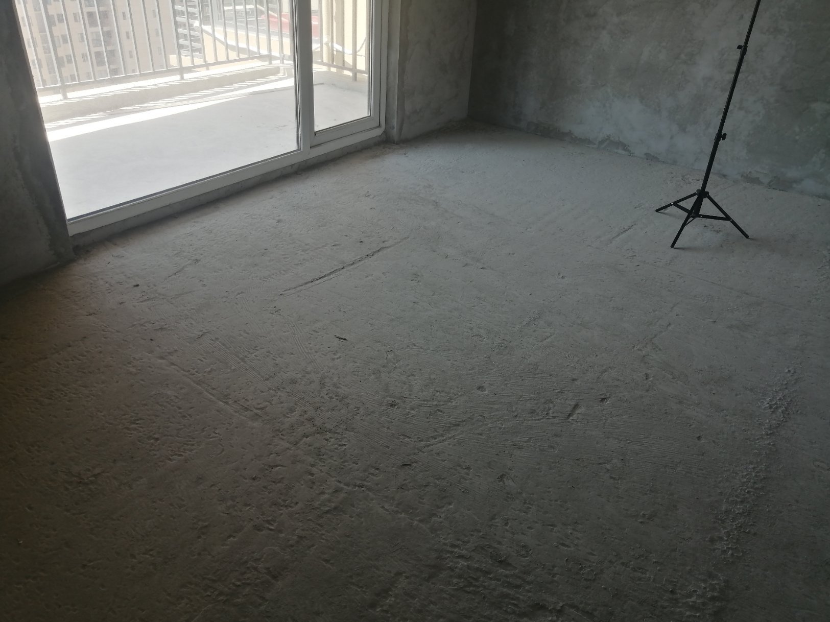 满庭春毛坯大四房三阳台湖景房有钥匙看房方便