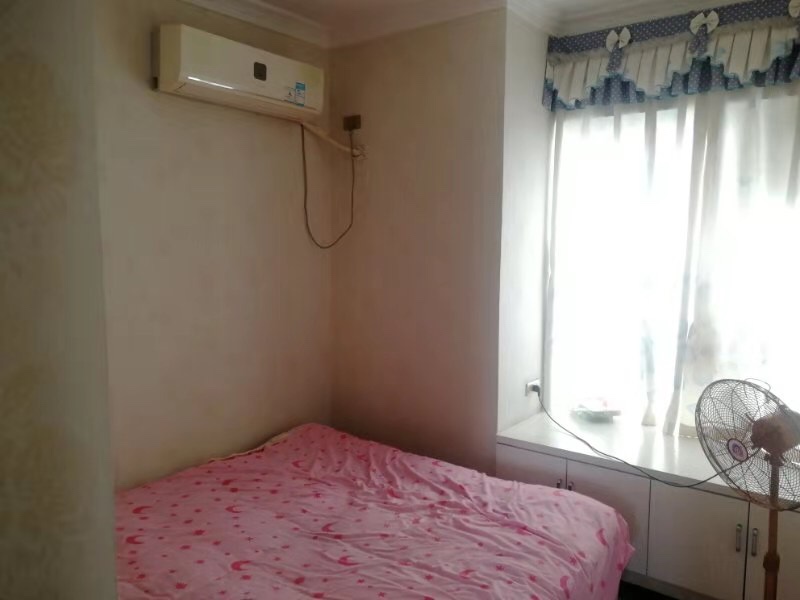 福星城大户型，入户花园，超大阳台，交通便利，证满二