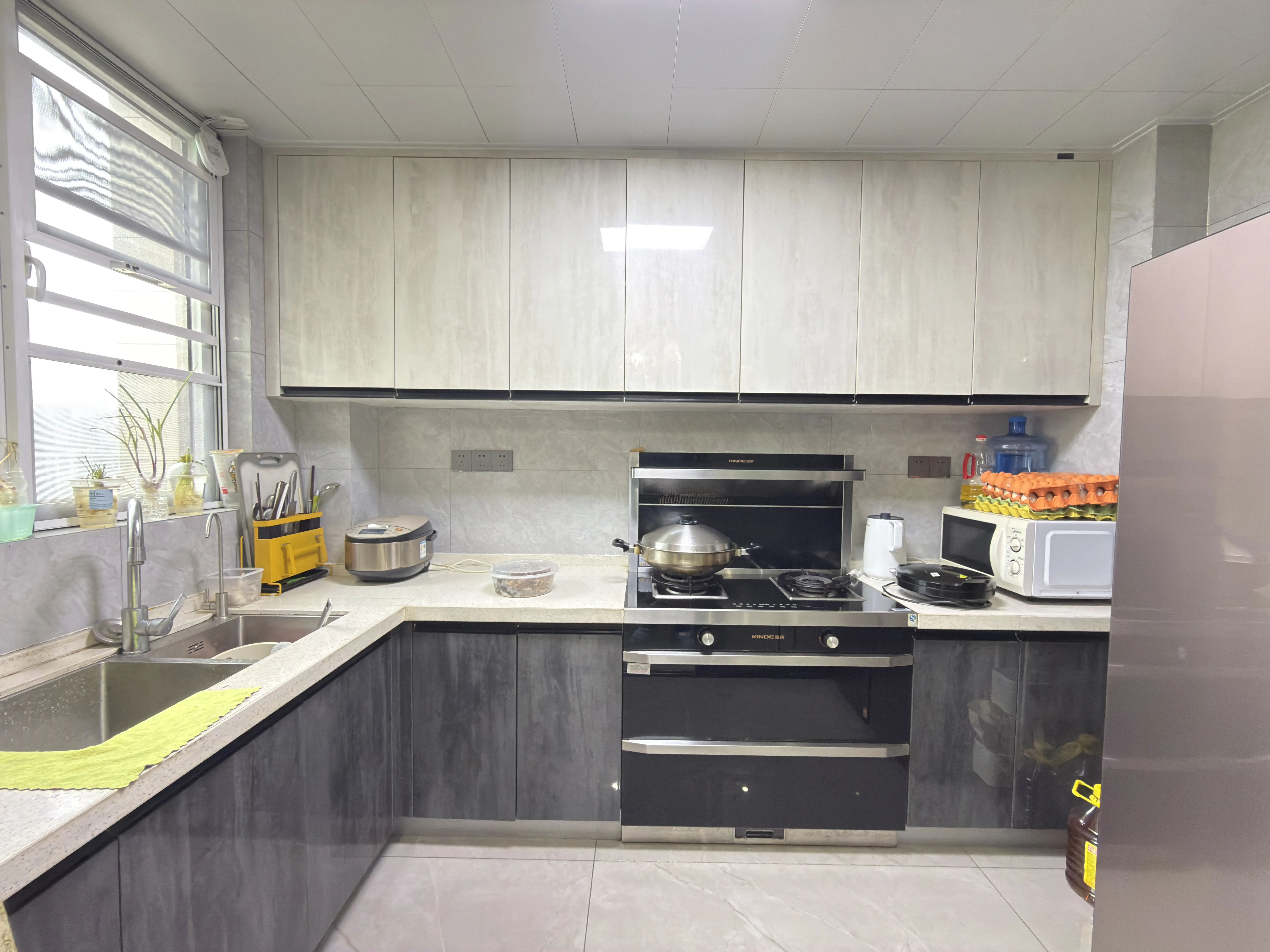 诚心出售，城南，蓝天新城，人车分流，电梯中间楼层，满二，拎包入住