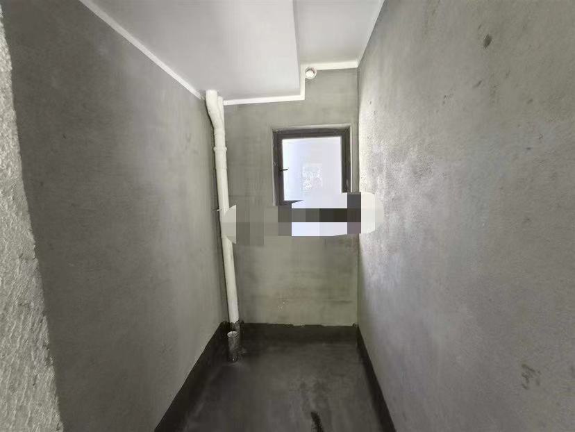 118，房东亏本出，吾悦捡‬漏房，单价4700+，​边户大三房，