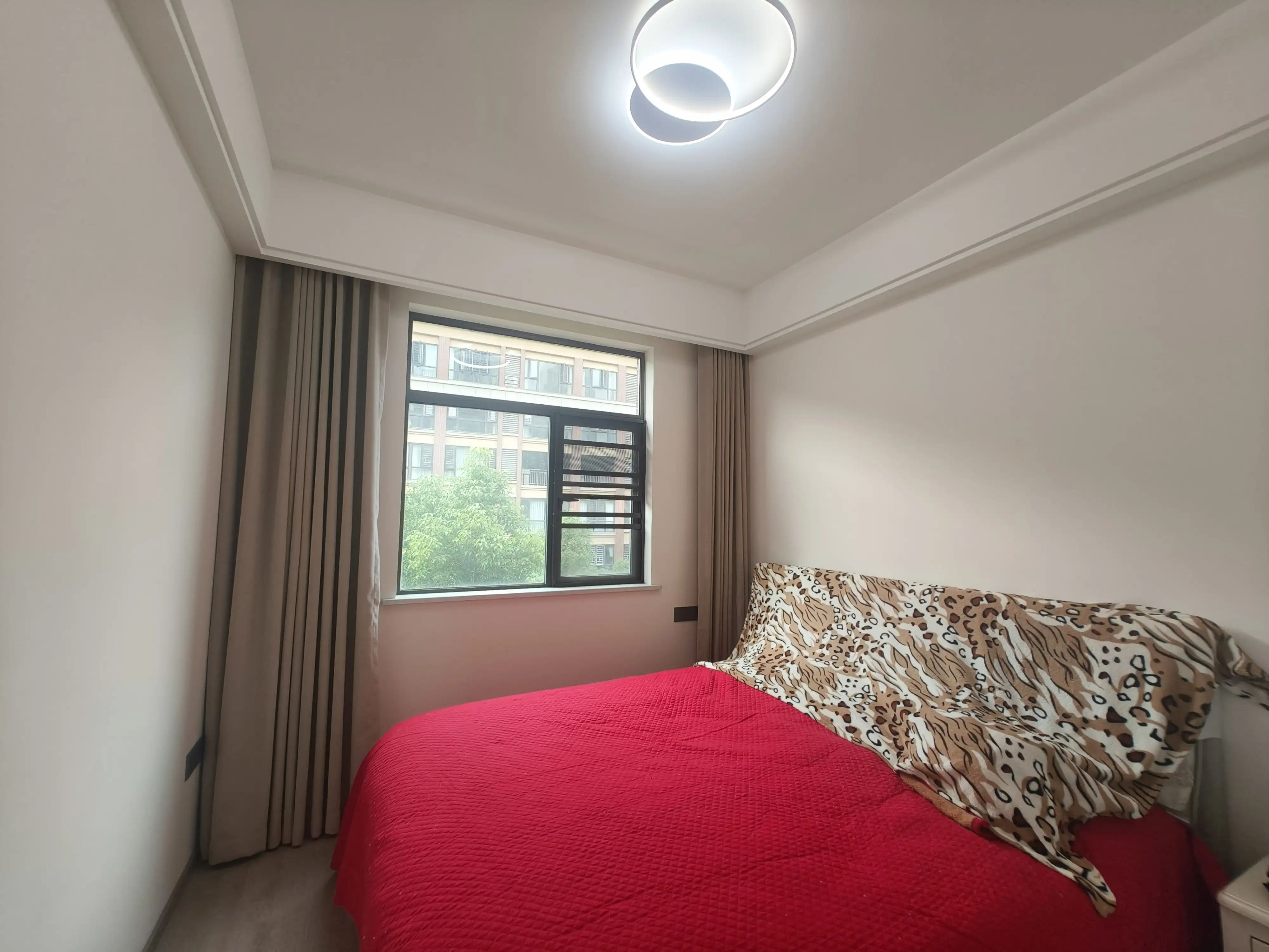 城南，新城一号5期，洋房，精装三房，一梯两户，证满二，好楼层