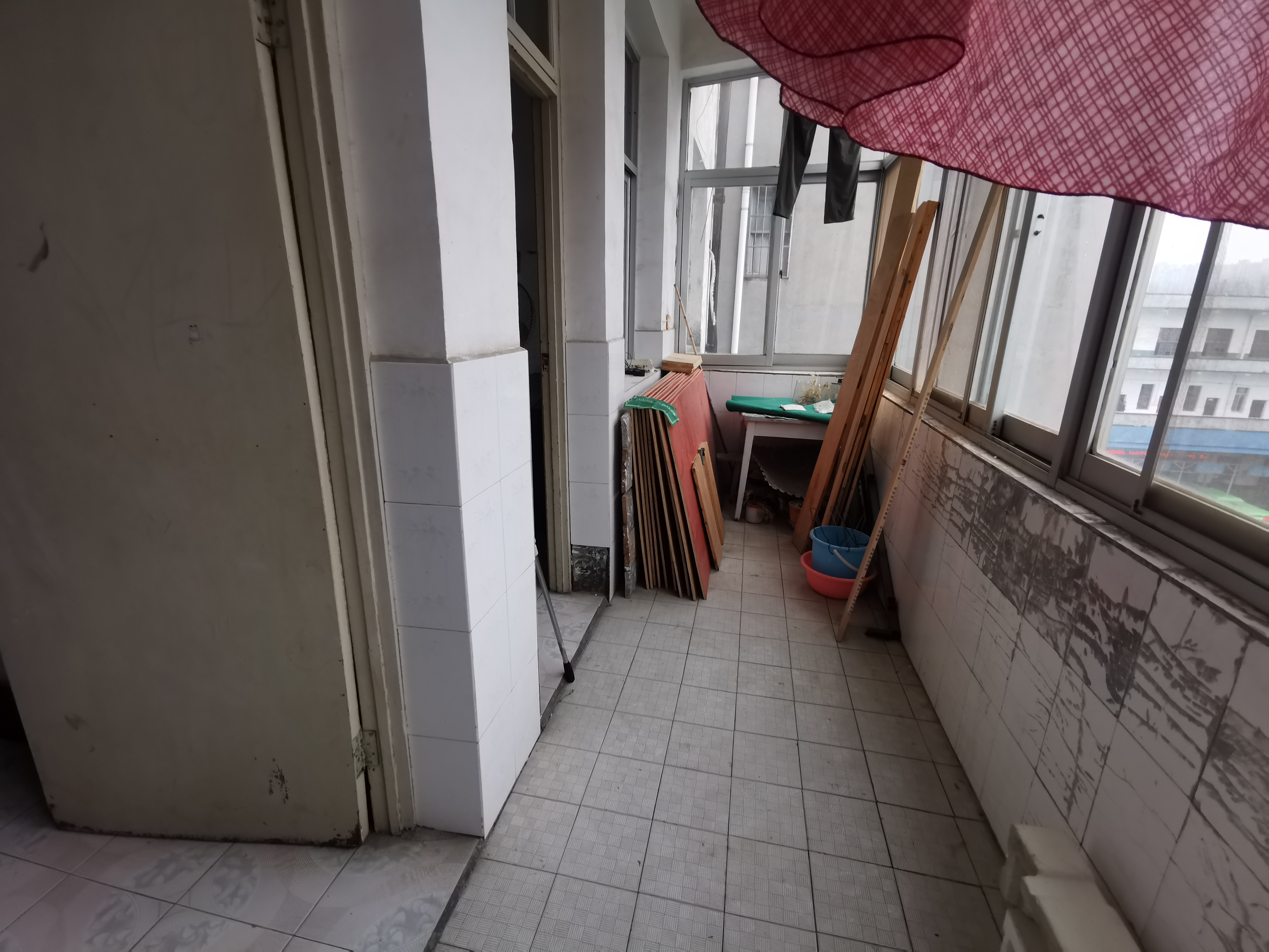 东区车站旁卫计委宿舍大三房格局好无遮挡实际面积100多平看房有钥匙