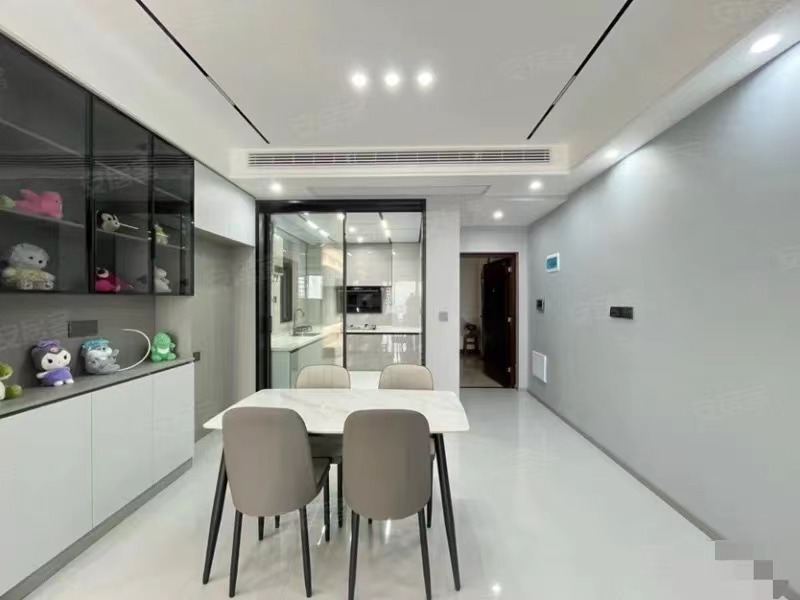 降价了，降价了！！！房东诚心出售！御湖世家，全新装修，好楼层，证满二，