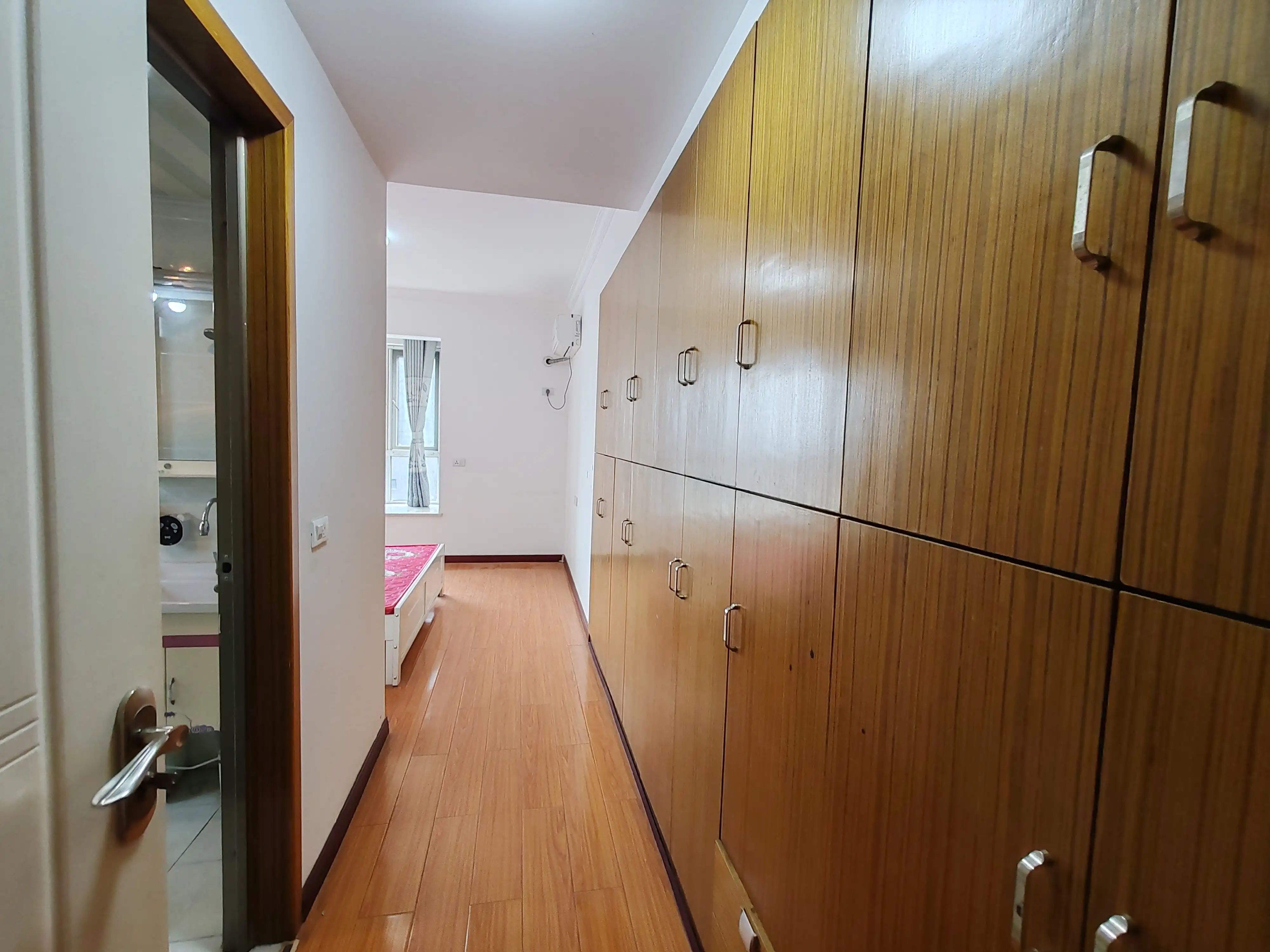 捡漏，和合国际，电梯中间好楼层，精装3房2卫，亏本出售