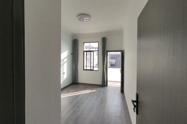 四中附近龙华山林工商宿舍全新装修三房十几米大阳台拎包入住