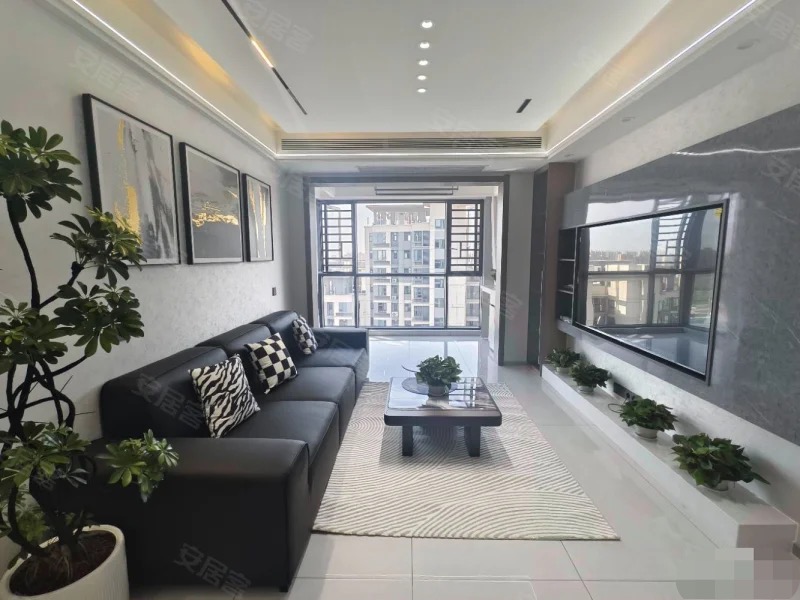 降价了，风和日丽，精装三房两卫，单价5400+，全新装修，送车位，双书包，凤凰层