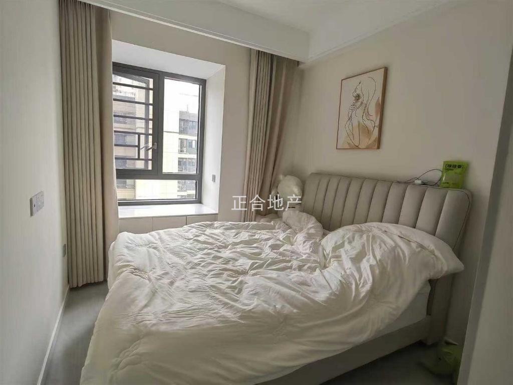 亏本急售，森林国际北苑，精装三房，中间好楼层，证满二，户型方正