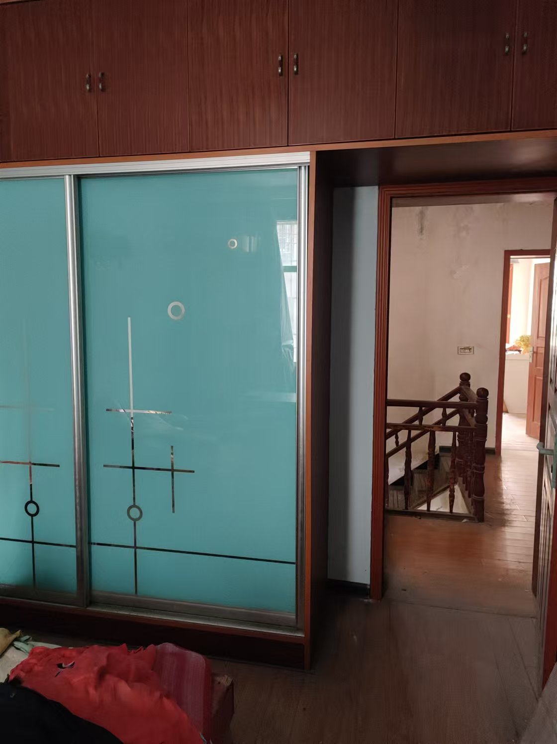 大洪小区大洪路西一巷三层私房可做门面厂房仓库，门口可以停车诚心出售