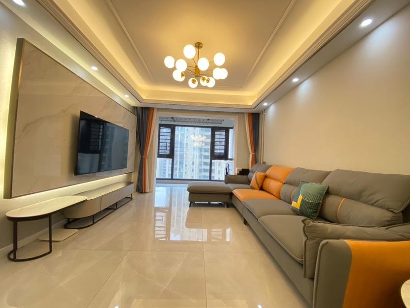 御湖世家全新装修3房送车位！