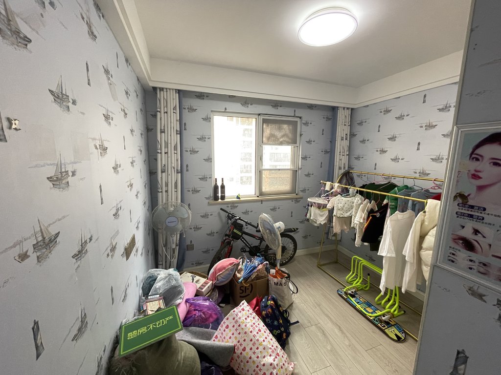 满庭春，南北双阳台带供暖装修毛坯价老证诚意出售看房方便，