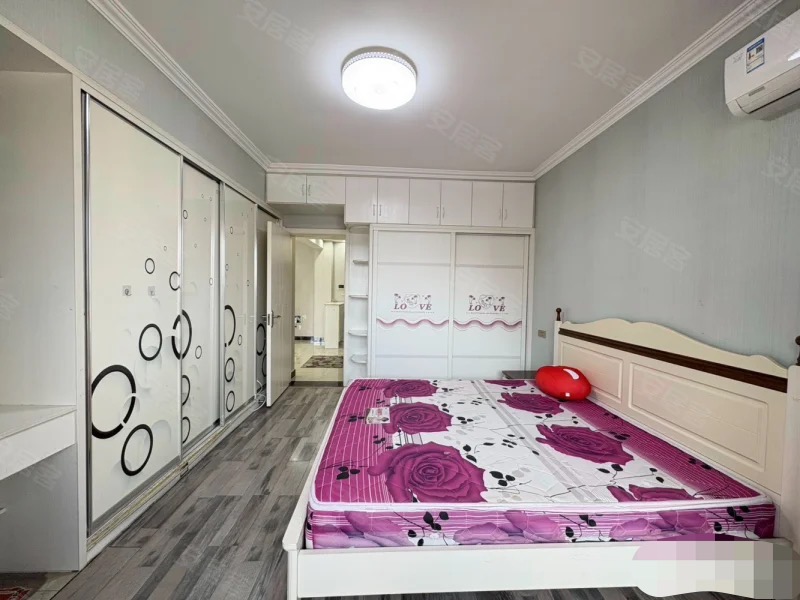 城南，新街旁，电梯17楼，精装两房，上元泰三中，成色新，视野开阔，无遮挡，