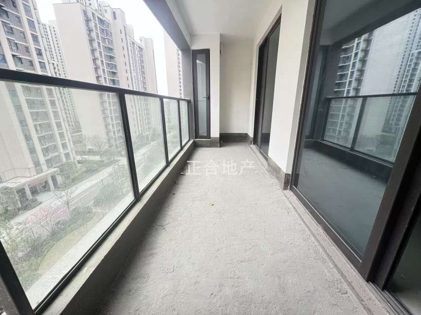 吾悦华府，110平毛坯三房，66万