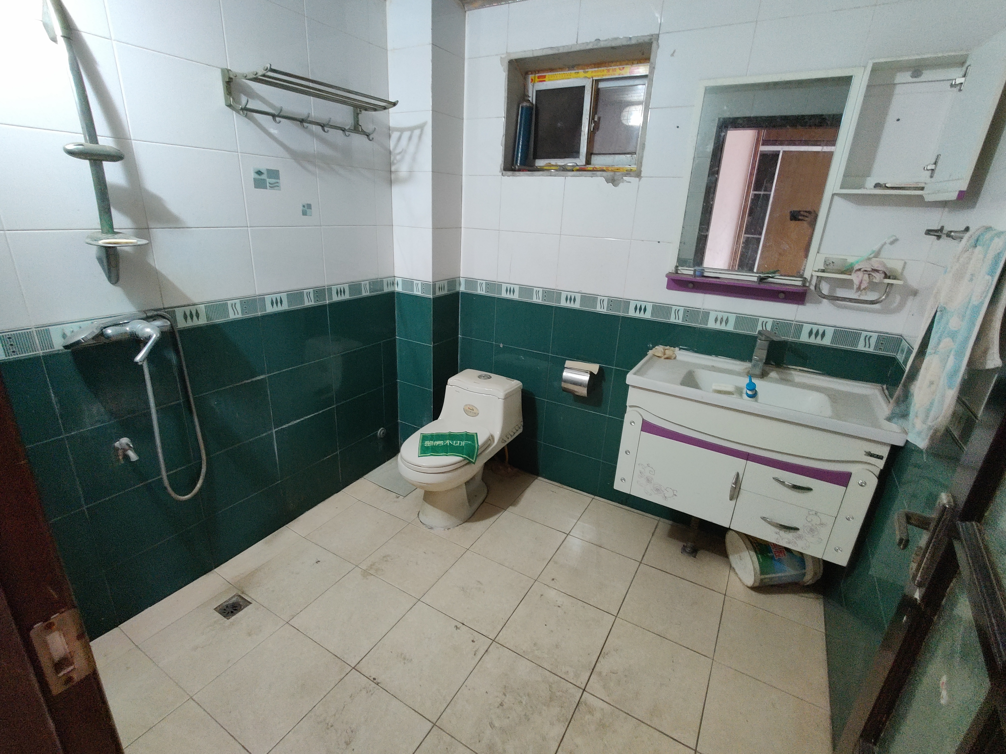 新村河东街 栋单元楼一梯一户大平层带地下室车库 立水电有卫生间