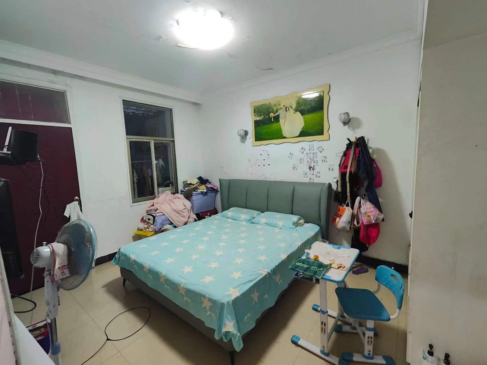 宏达小区优质精装大三房来啦，上仙桃醉好的晓学，实验二晓，楼下就是农贸市场买菜极其方便，车站也近的吓人