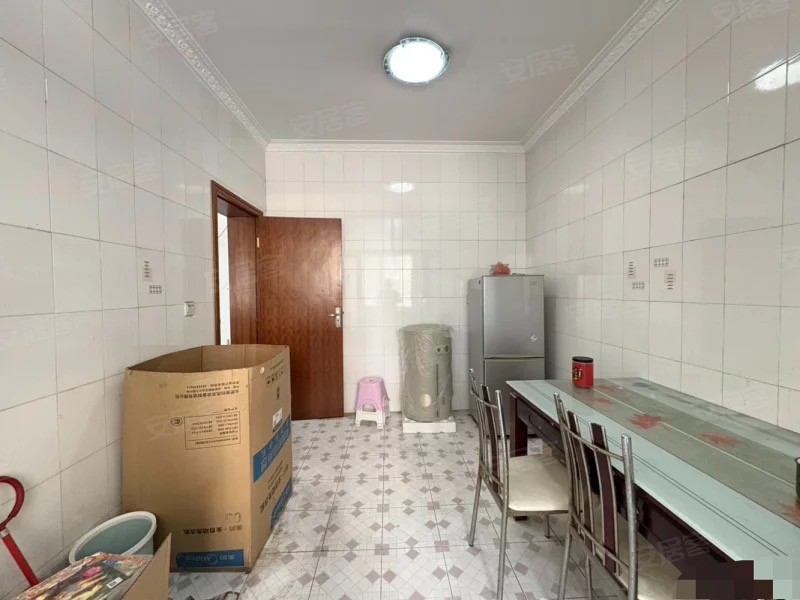 急售！德政园，步梯好楼层2楼，精装三房，有证满二，单价不到3000，看中能谈