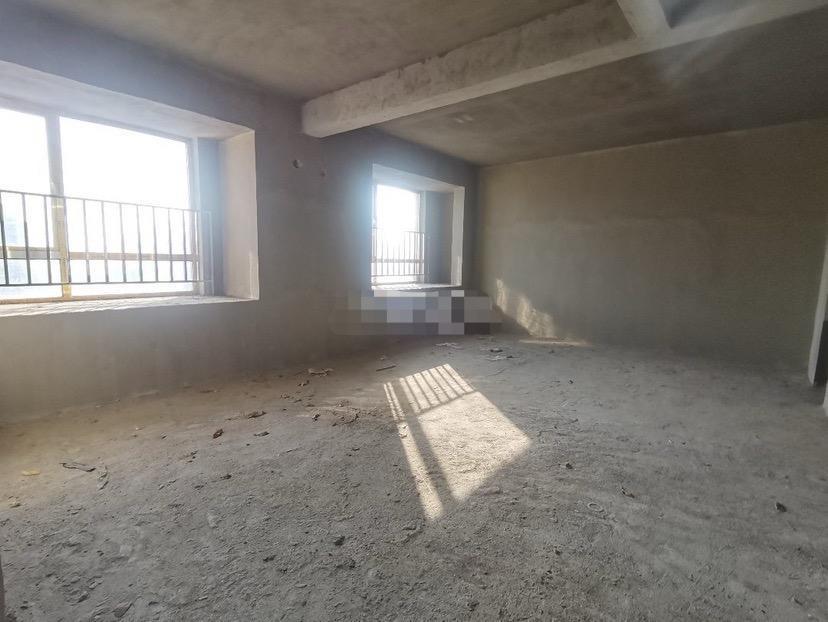 城西妇幼旁，沔阳悦府边户毛坯三房，证件满二，捡漏单价4900还带车位！！速度来！！！