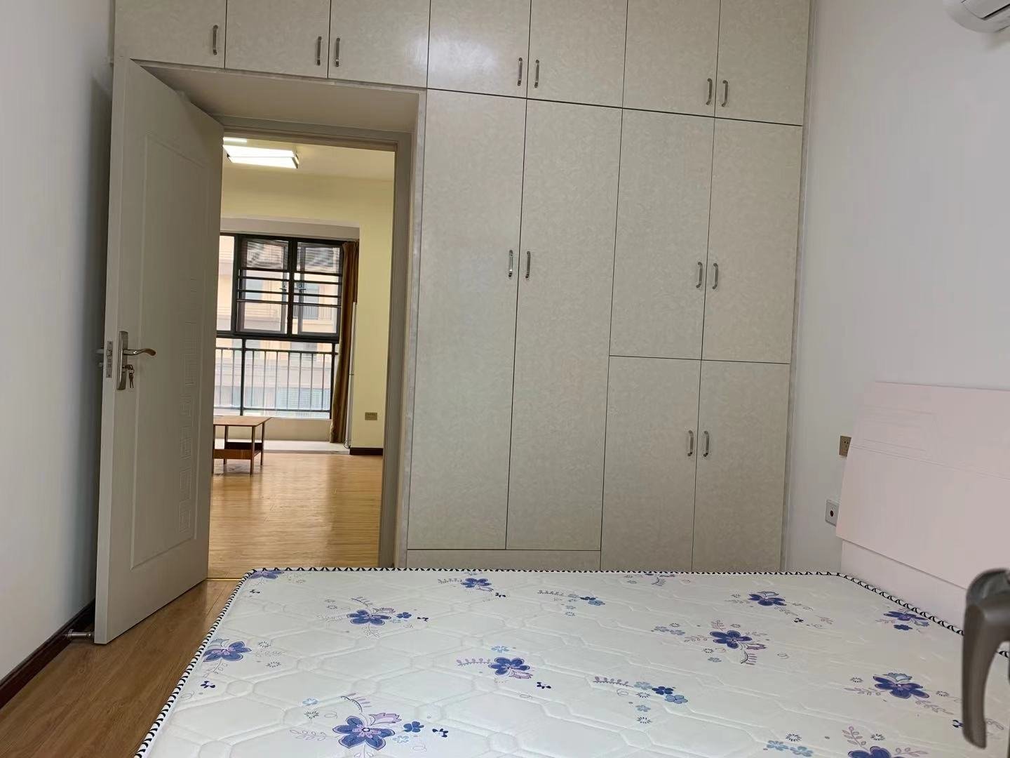 荣怀及第世家B区两室一厅一卫，稀有小户型，