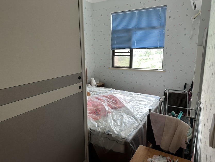 城南，新城壹号五期，6层高电梯洋房，中层，装修全送1梯2户，成色新