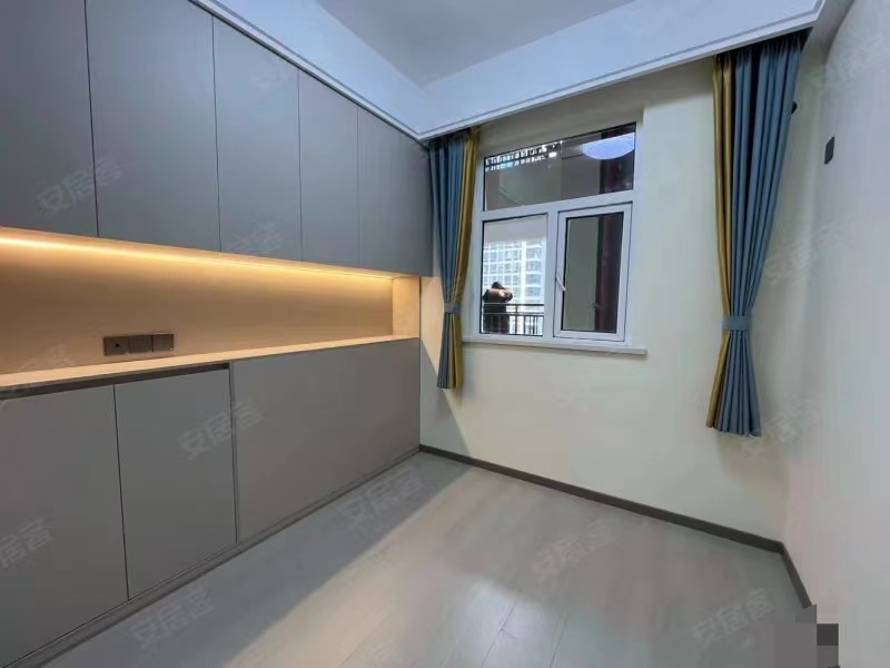 风和日丽，精装三房两卫，实验五小风和三中，全新装修，送车位，好楼层，证满二