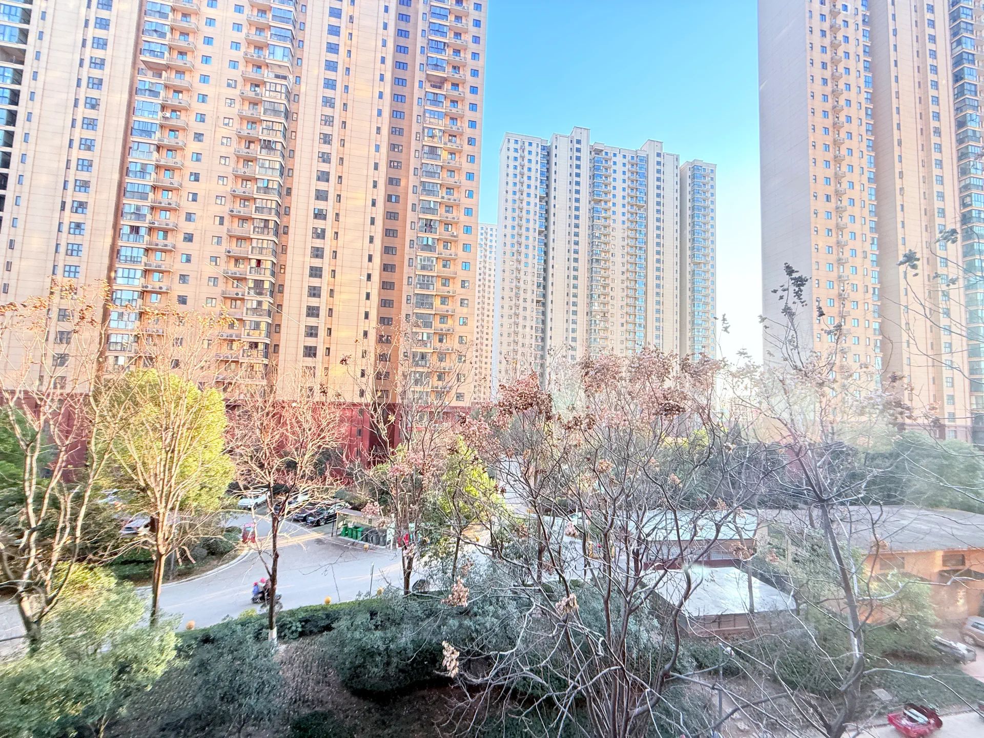 城西，满庭春，精装三室两厅两卫，入户花园，好楼层，证满二