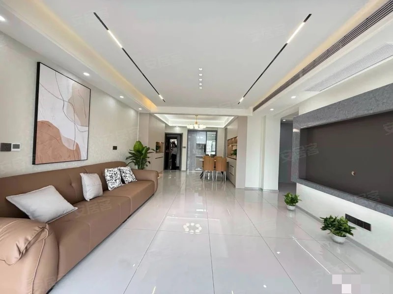 城南，福星城，电梯好楼层16楼，全新精装三房二卫，证满二