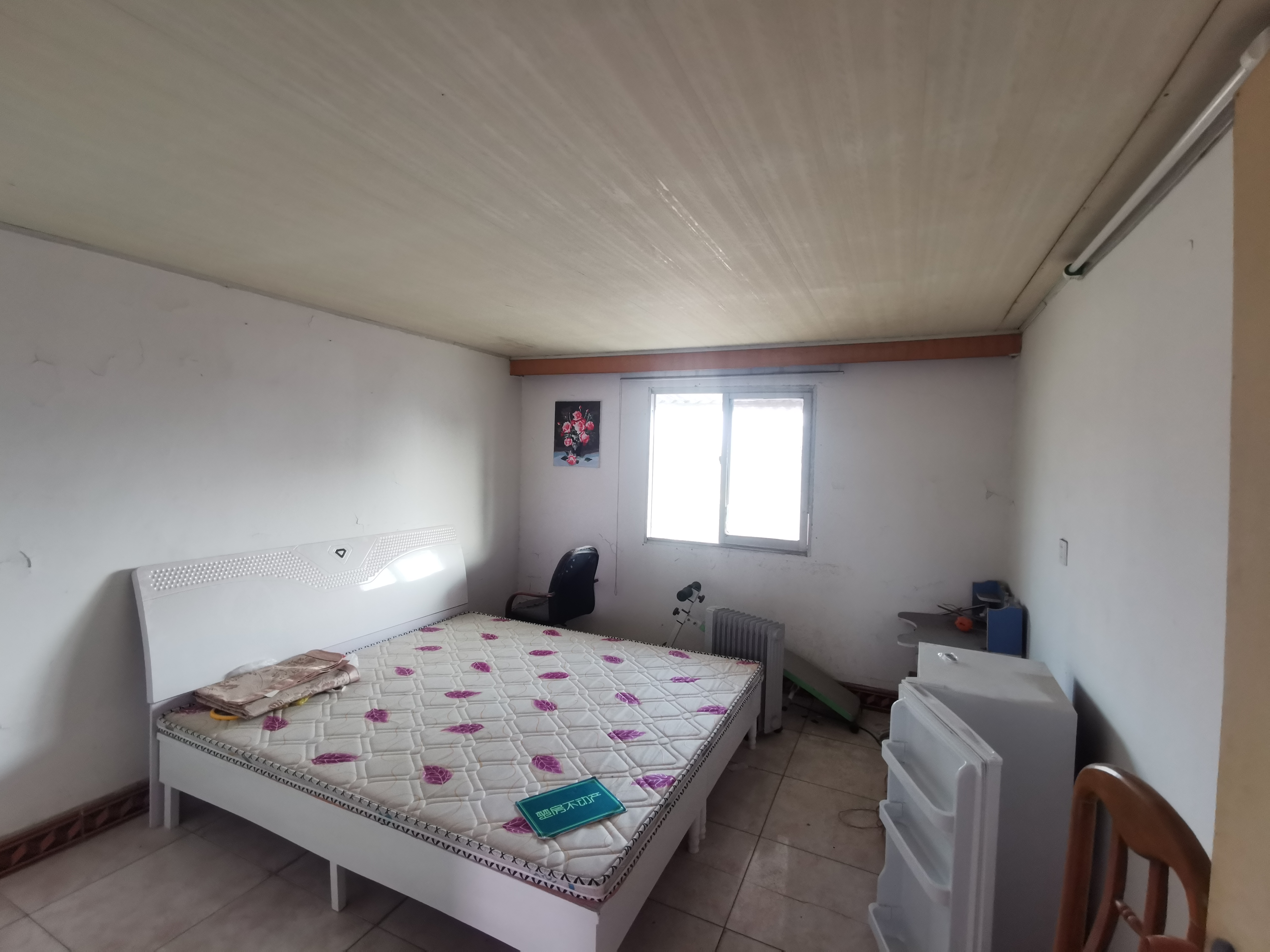 东区车站对面金属回收宿舍三房朝南两个阳台实际面积100平看房有钥匙可谈