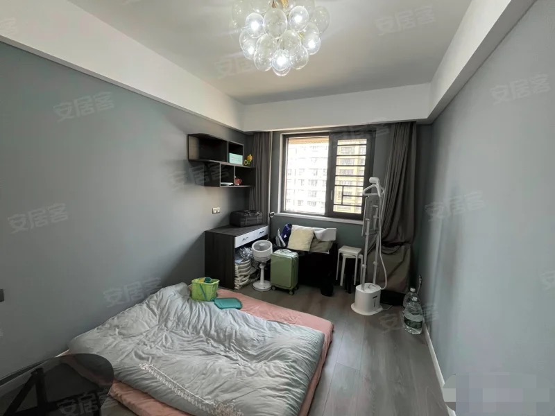 350，房东诚心出售，御台公馆，9.9成新，边户，好楼层20楼、品牌家具，急售