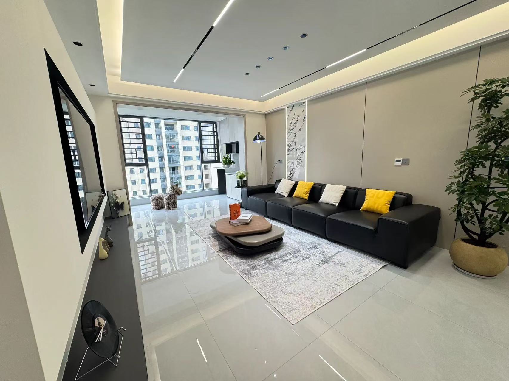 沔阳公园，吾悦广场旁，金台花园，精装三房。朝阳三中小，证满二