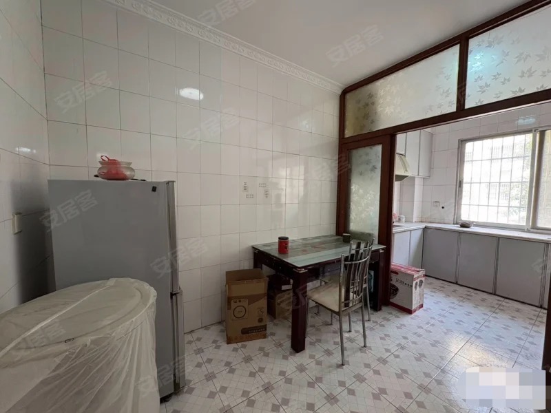 急售！德政园，步梯好楼层2楼，精装三房，有证满二，单价不到3000，看中能谈