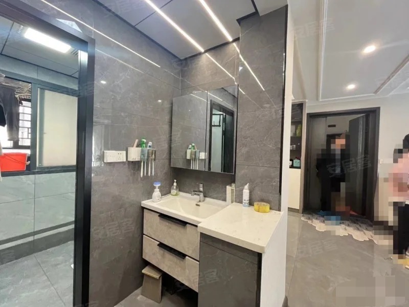 城南，沔阳清华园，电梯花园洋房，1梯2户，总层高7层，好楼层，装修花了40万全送，证满二