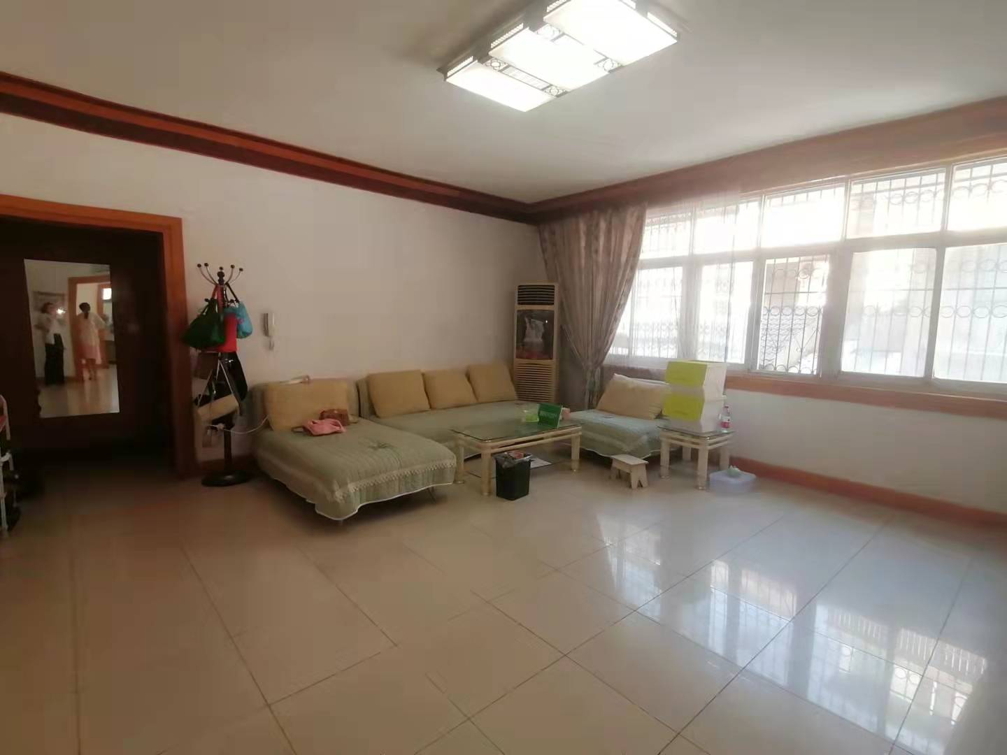 经纬楼精装修对面二中旁边读书的菜场楼下证在手满2年