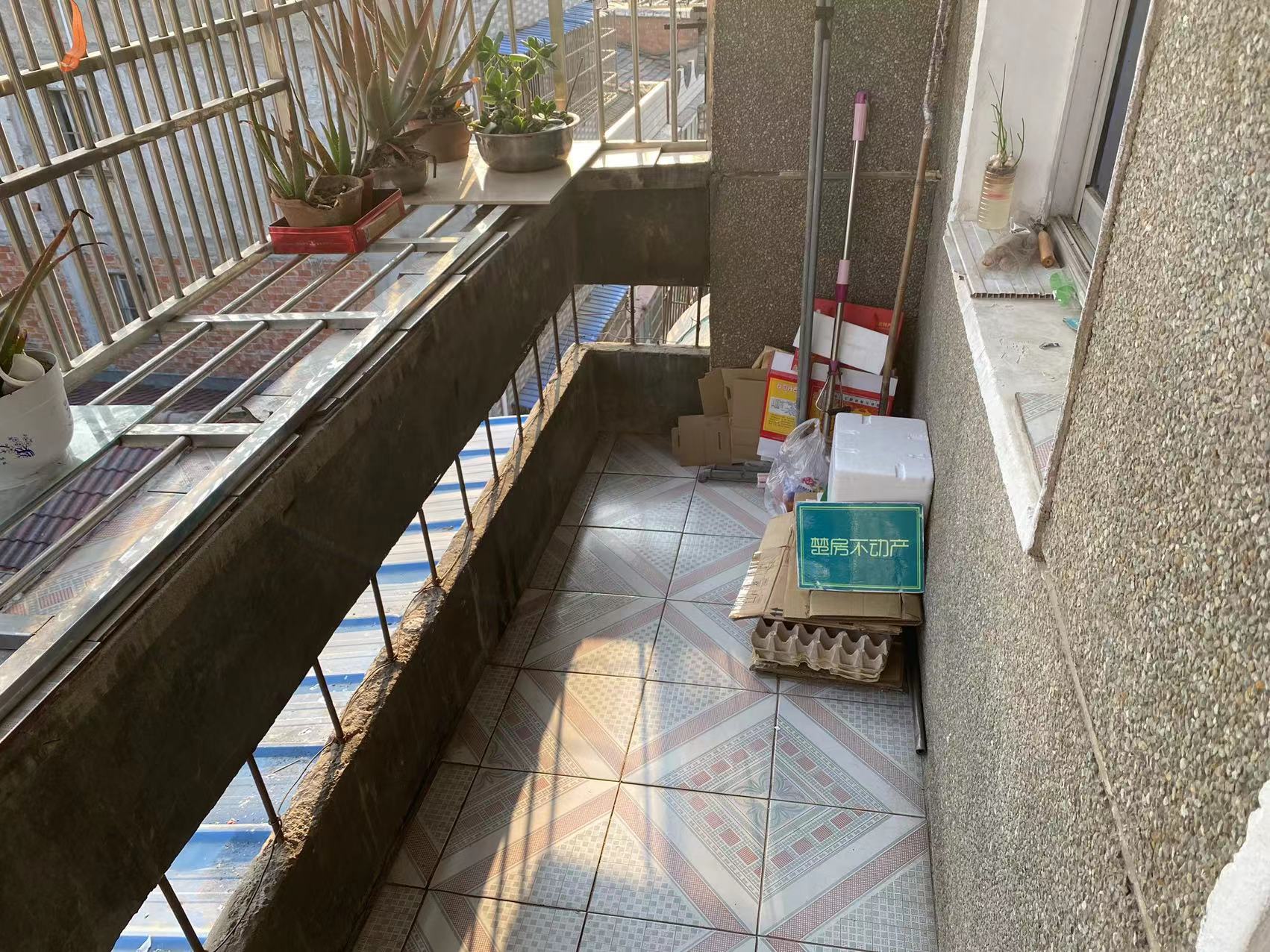 大洪小区精装大两房，性价比高，业主诚心出售