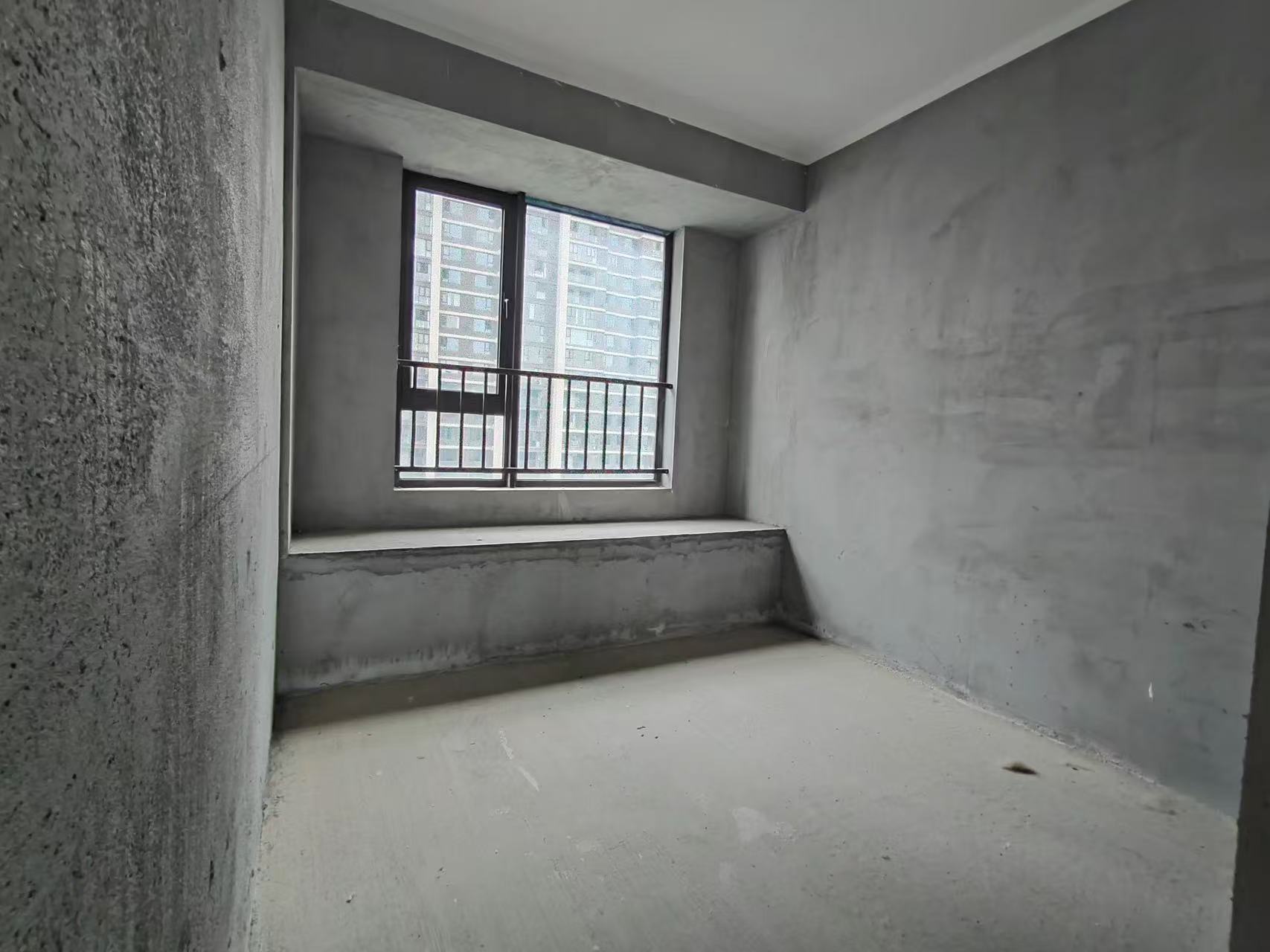 城南，吾悦广场，现房，电梯小高层，好楼层，毛坯四房，一梯一户，单价6382