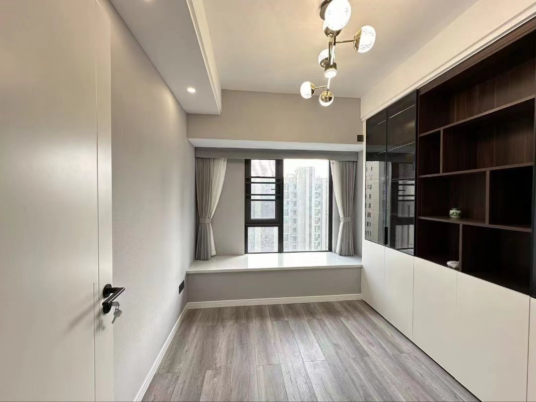 碧桂园.精装三房两厅两卫.买房送车位.证件满二.看房方便